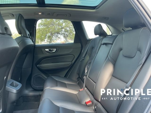 Certified 2025 Volvo XC60 B5 Core image 30