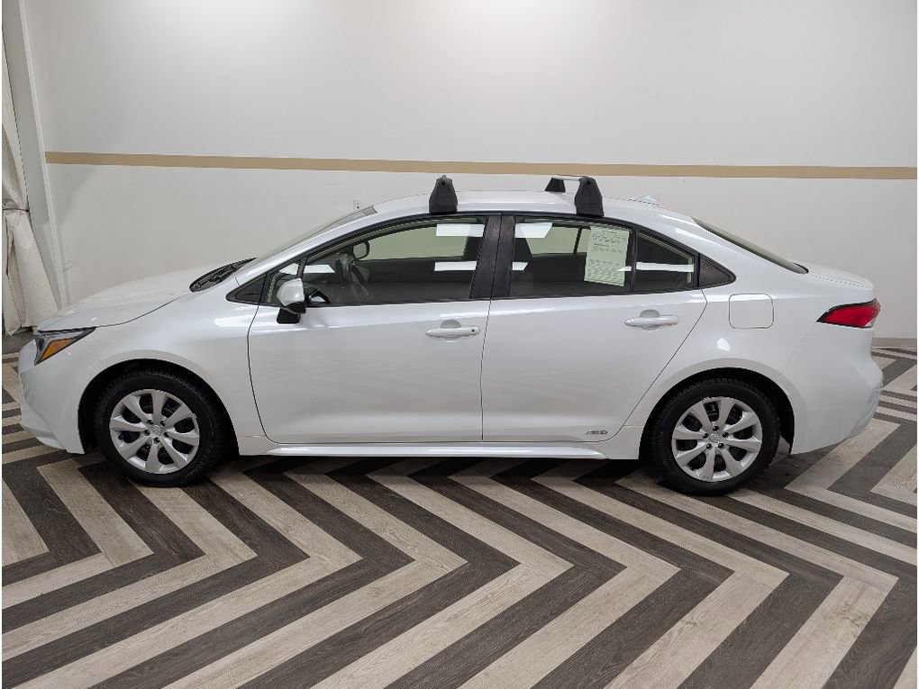 Used 2023 Toyota Corolla LE image 3