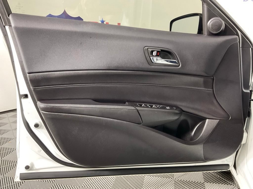 Used 2018 Acura ILX w/ AcuraWatch Plus Package FWD image 12