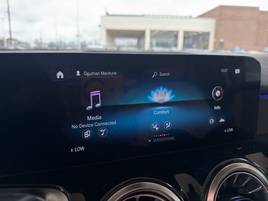 Used 2023 Mercedes-Benz GLB 250 4MATIC image 32