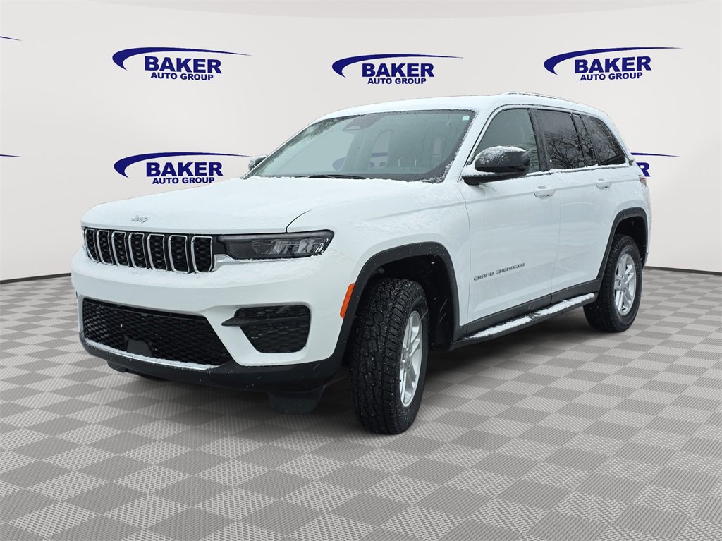 Used 2023 Jeep Grand Cherokee Laredo image 7