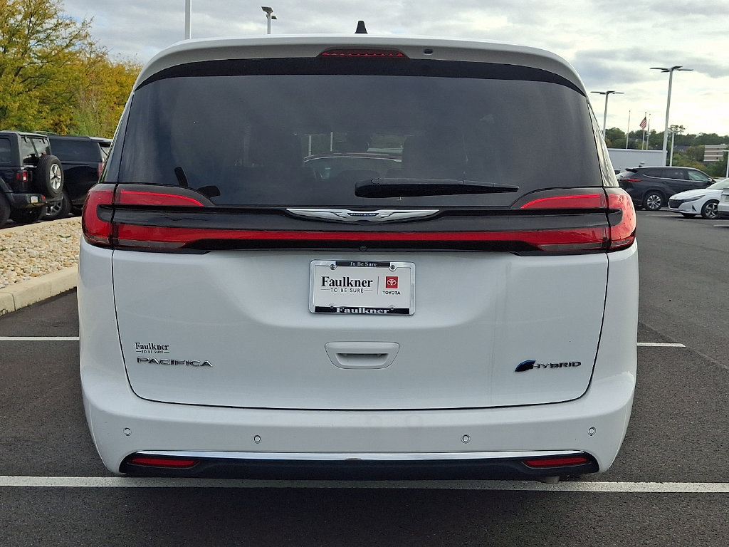 Used 2023 Chrysler Pacifica Touring-L FWD image 5