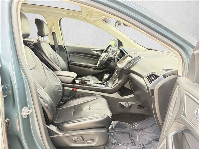 Used 2016 Ford Edge Titanium w/ Equipment Group 302A AWD/4WD image 15
