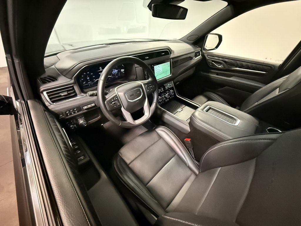 Used 2024 GMC Yukon Denali image 2
