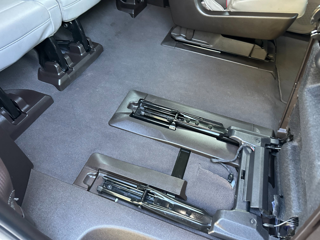 Used 2024 GMC Yukon XL SLT w/ SLT Luxury Package image 29