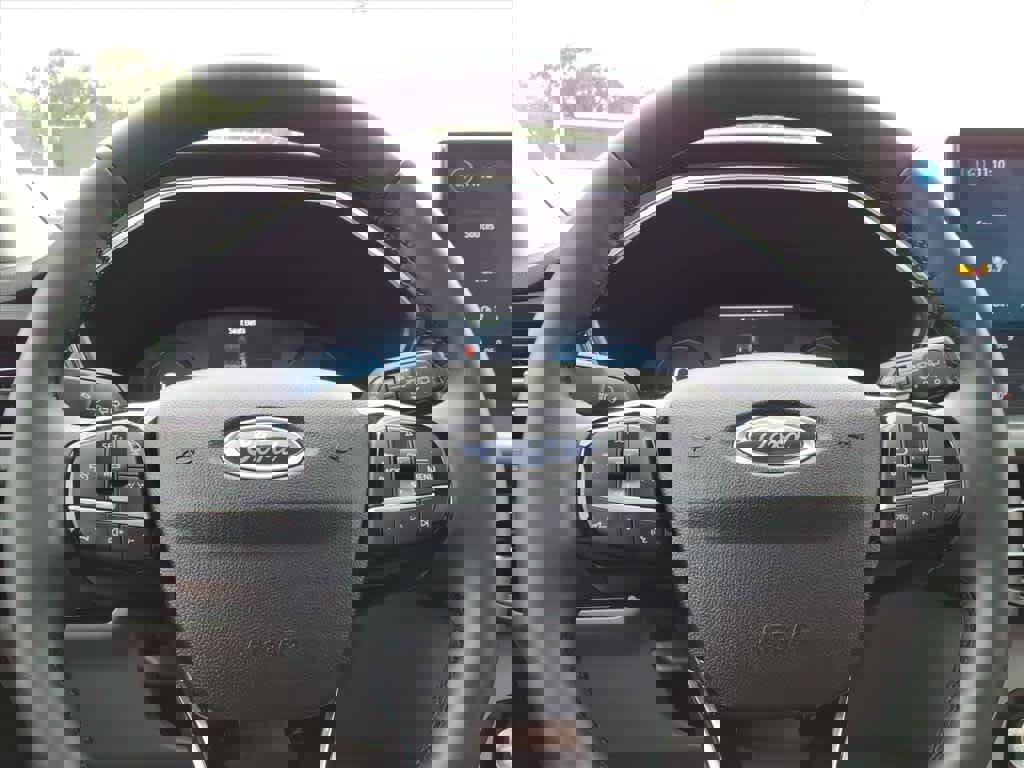 Used 2025 Ford Escape Active w/ Active Premium Tech Pack image 24