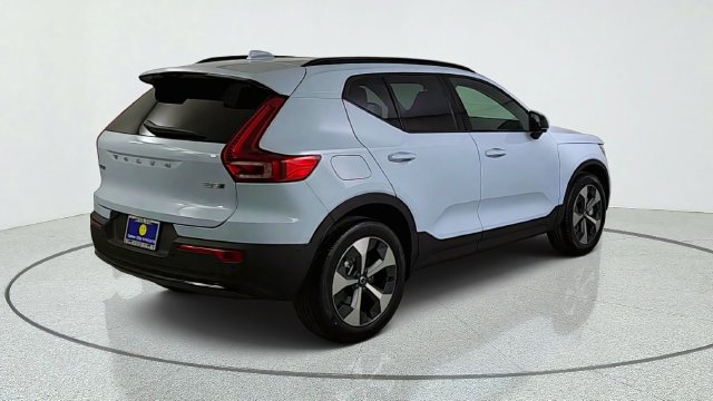 New 2026 Volvo XC40 B5 Plus w/ Protection Package Premier AWD/4WD image 7