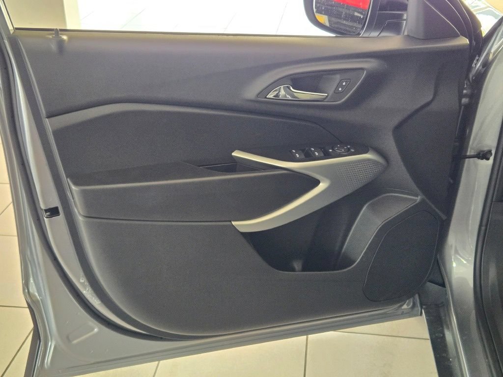New 2026 Chevrolet Trax RS w/ Driver Confidence Package FWD image 17