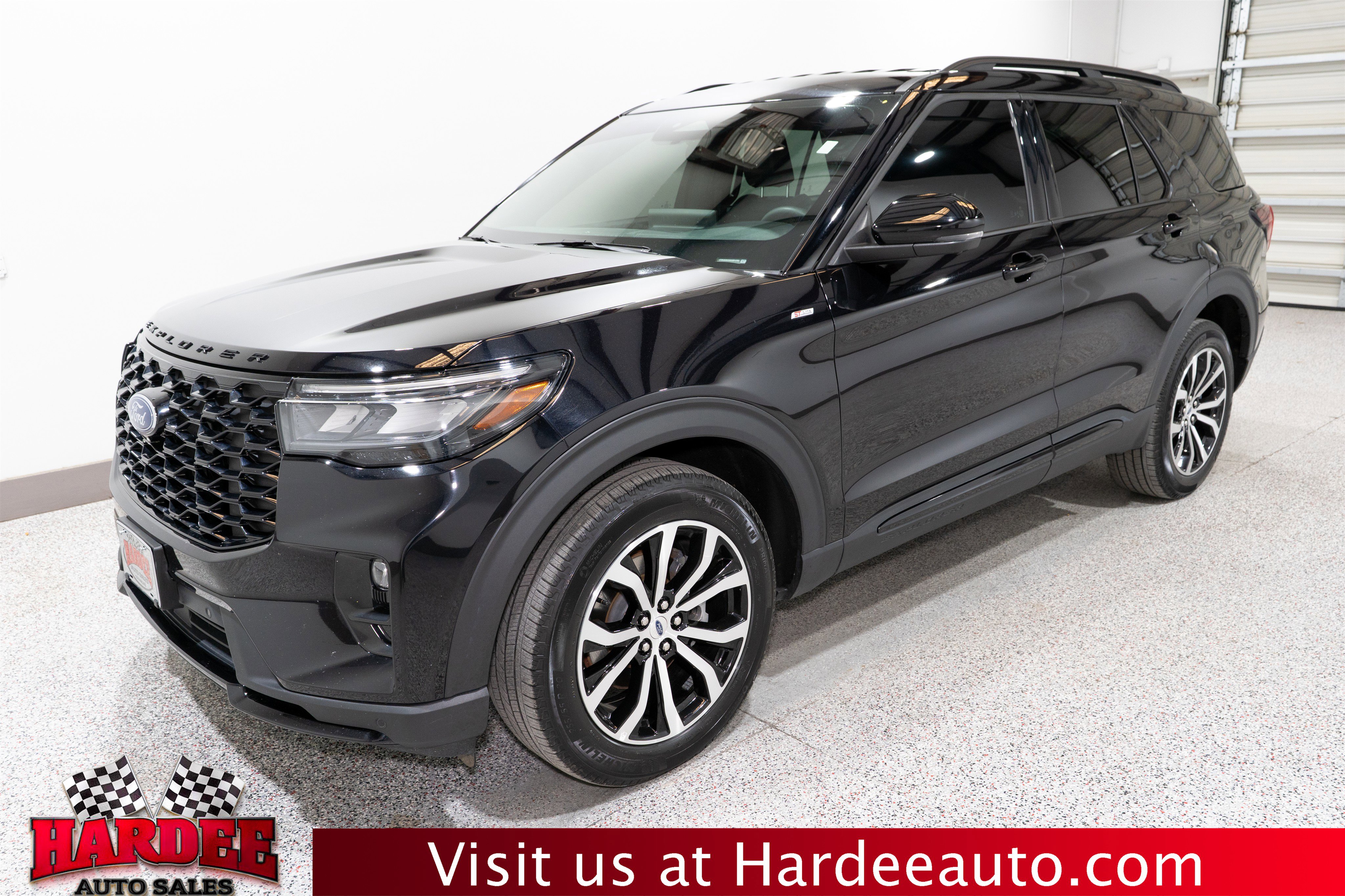 Used 2025 Ford Explorer ST-Line image 2