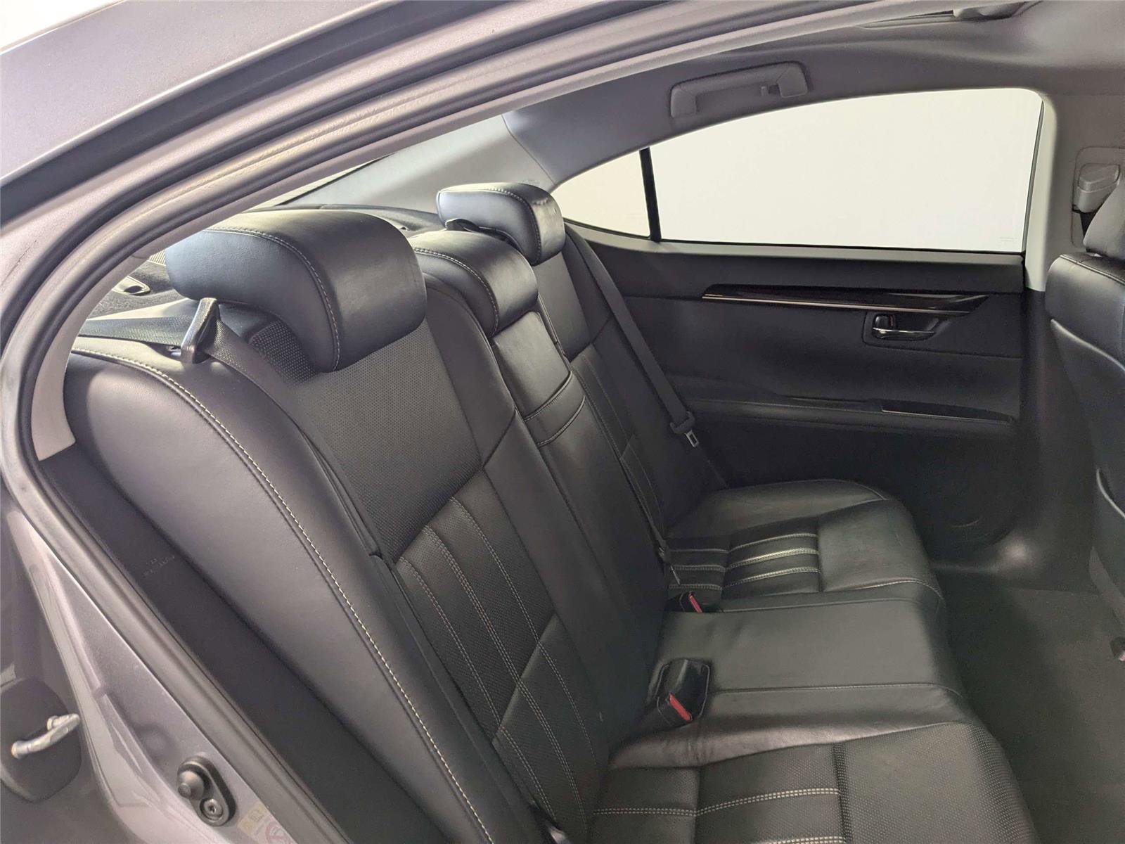 Used 2016 Lexus ES 350 w/ Luxury Package w/Wood Trim image 25