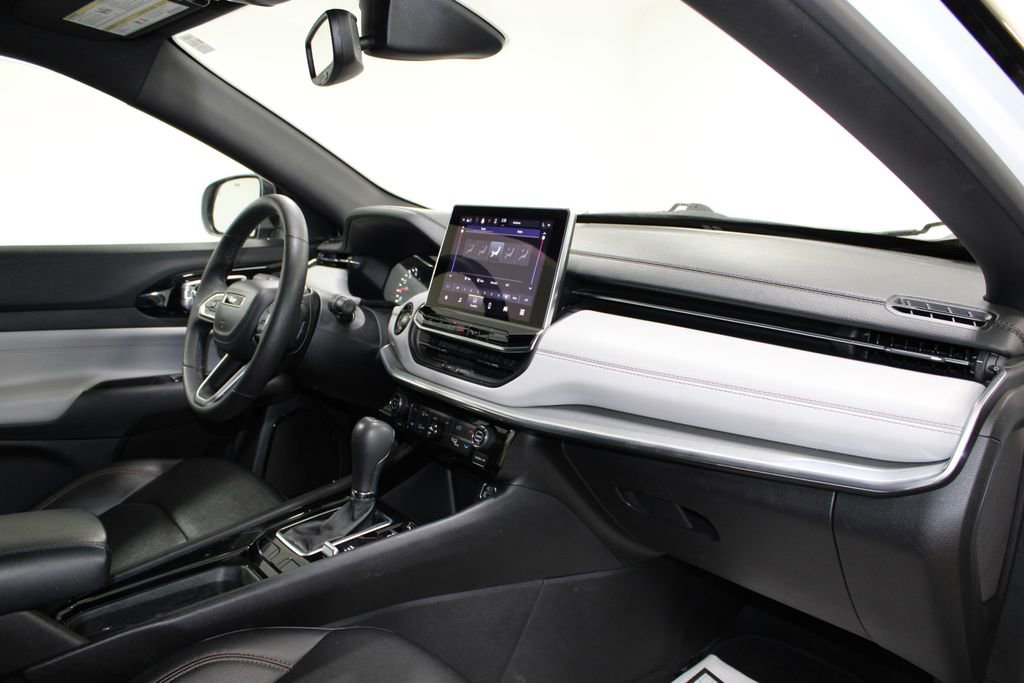 Used 2024 Jeep Compass Limited image 27