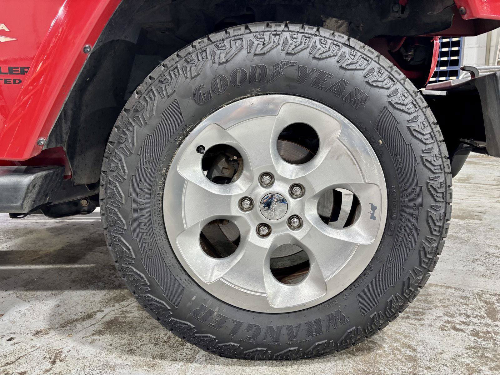 Used 2013 Jeep Wrangler Unlimited Sahara AWD/4WD image 33