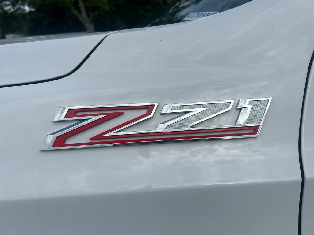 Used 2022 Chevrolet Tahoe Z71 w/ Luxury Package AWD/4WD image 5