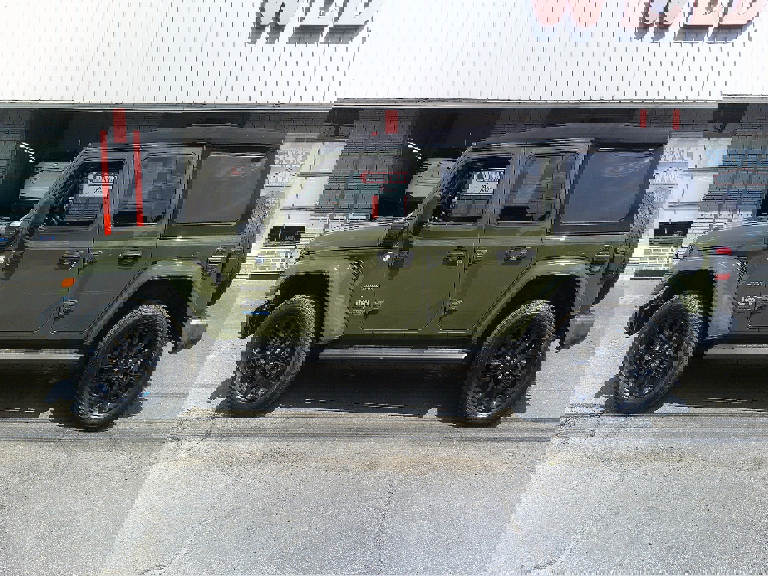 Used 2022 Jeep Wrangler Sahara image 2