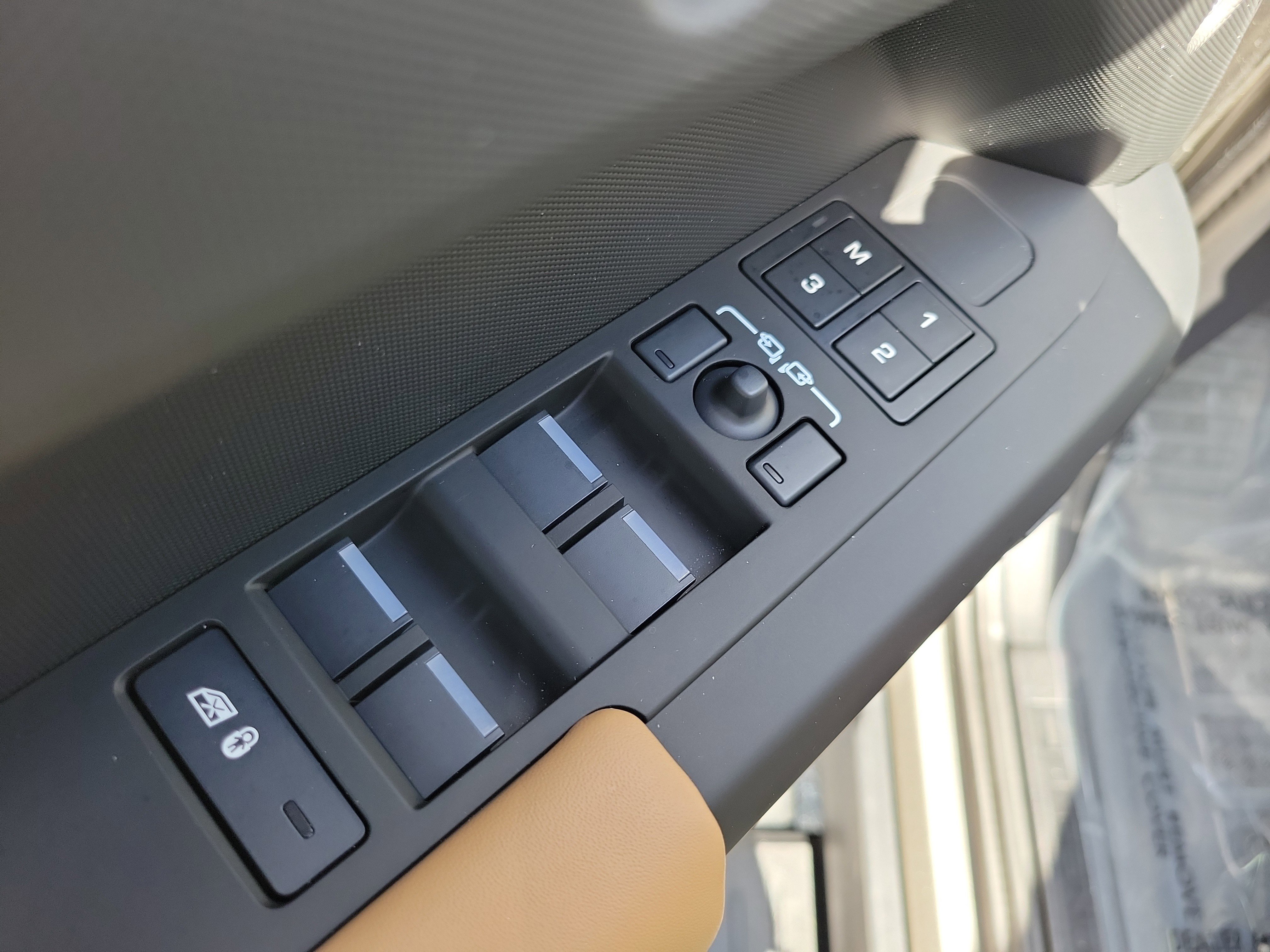 Used 2025 Land Rover Defender 110 S AWD/4WD image 17