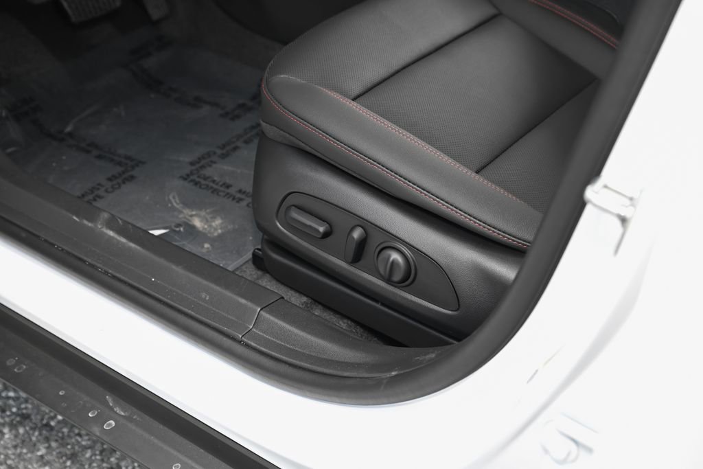 New 2026 Chevrolet Trax RS w/ Sunroof Package FWD image 16