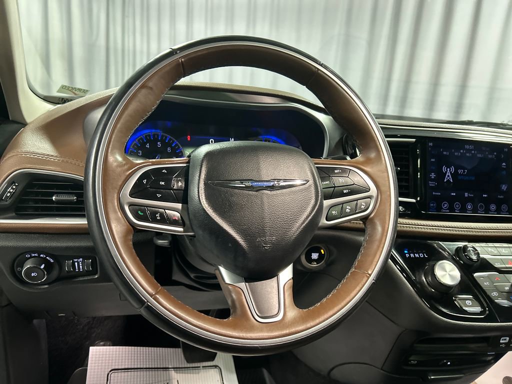 Used 2018 Chrysler Pacifica Limited w/ Tire & Wheel Group image 15