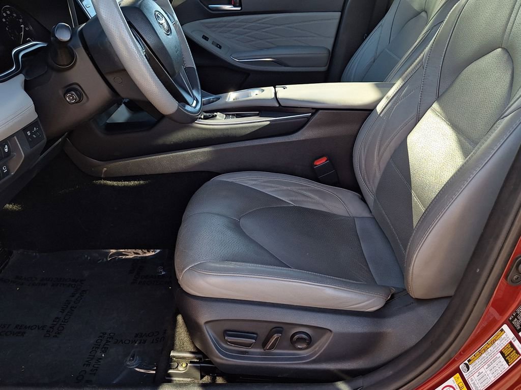 Used 2019 Toyota Avalon Limited image 11