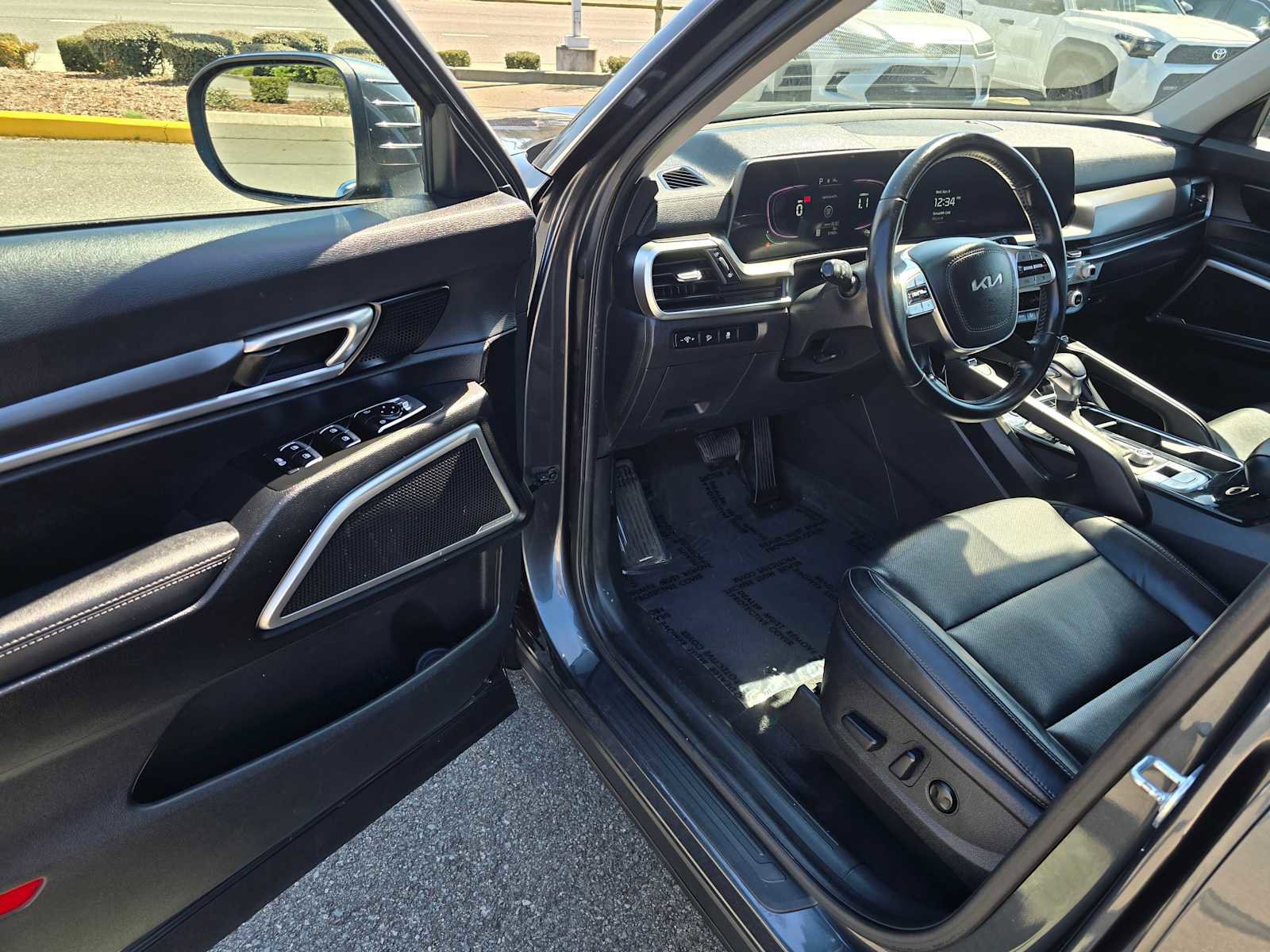 Used 2023 Kia Telluride S image 21