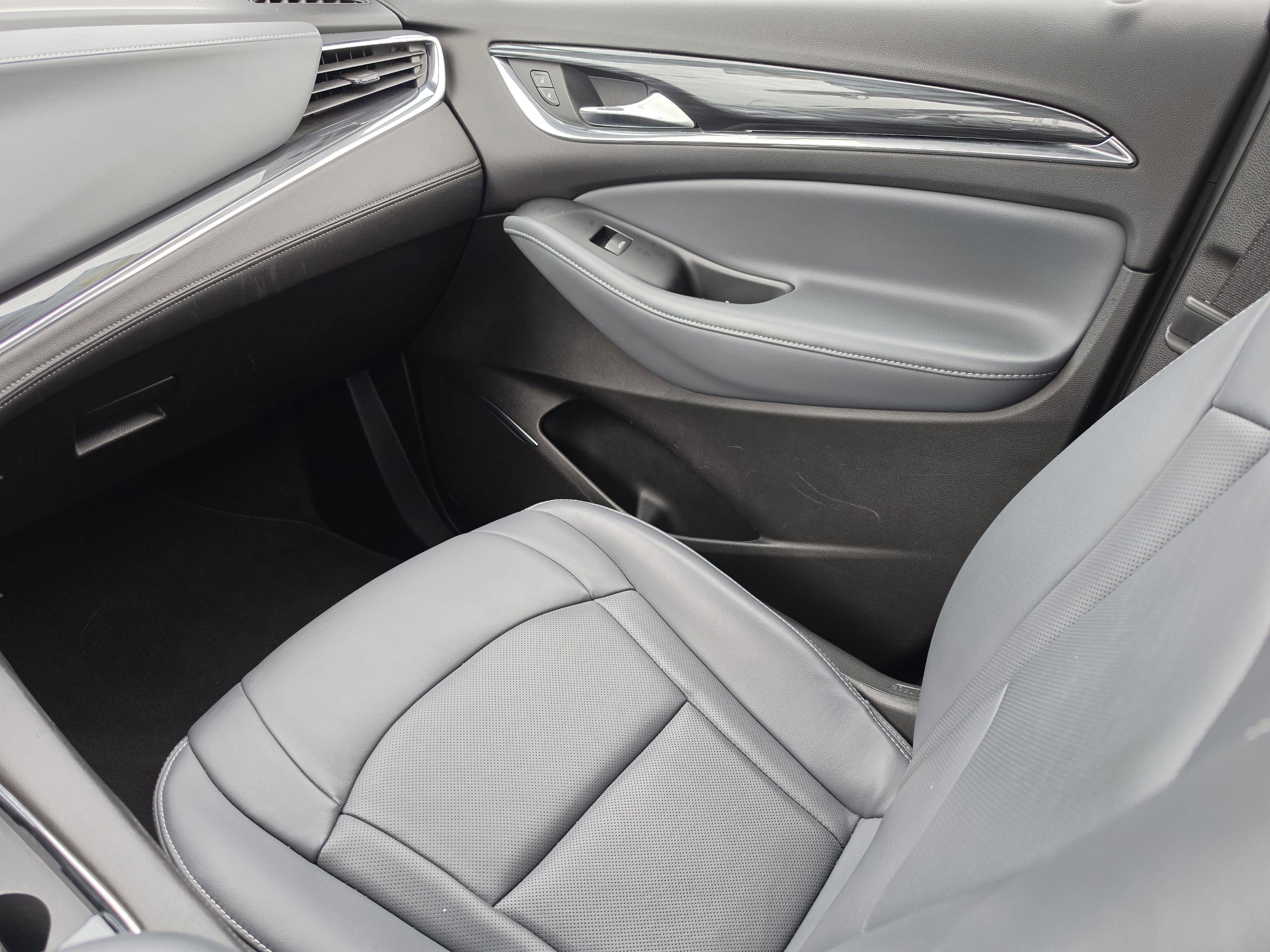 Used 2023 Buick Enclave Essence FWD image 21