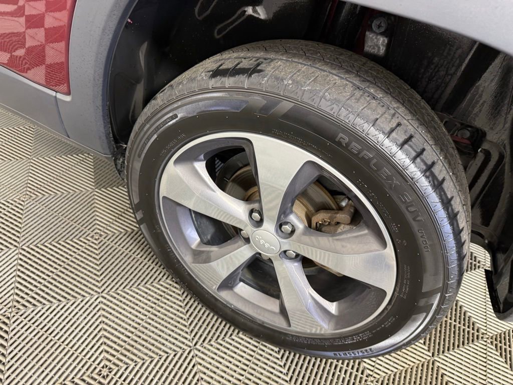 Used 2019 Jeep Cherokee Limited image 11