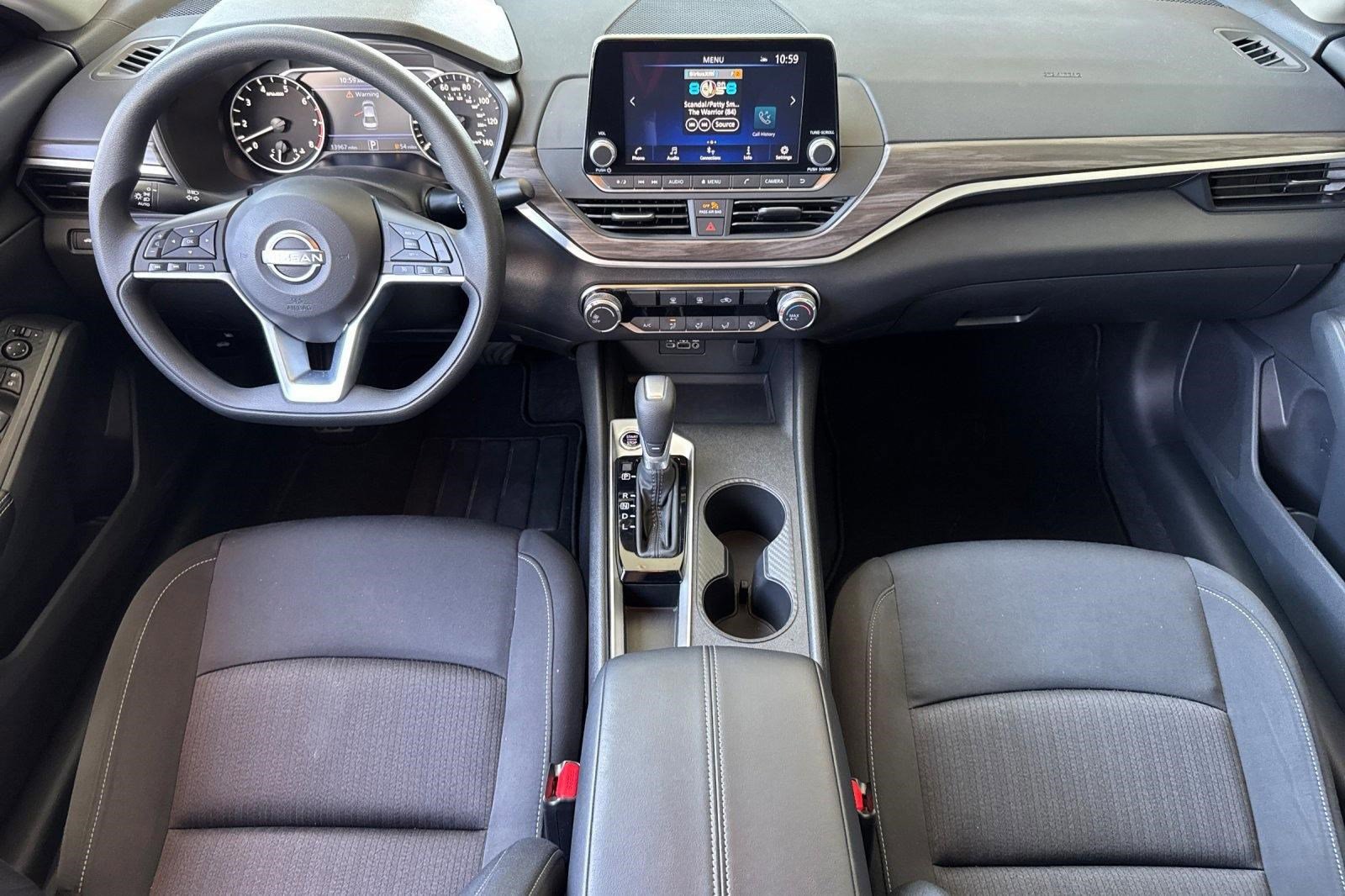 Used 2025 Nissan Altima 2.5 SV FWD image 14