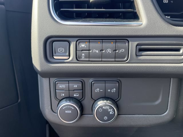 Used 2022 Chevrolet Suburban LT AWD/4WD image 31