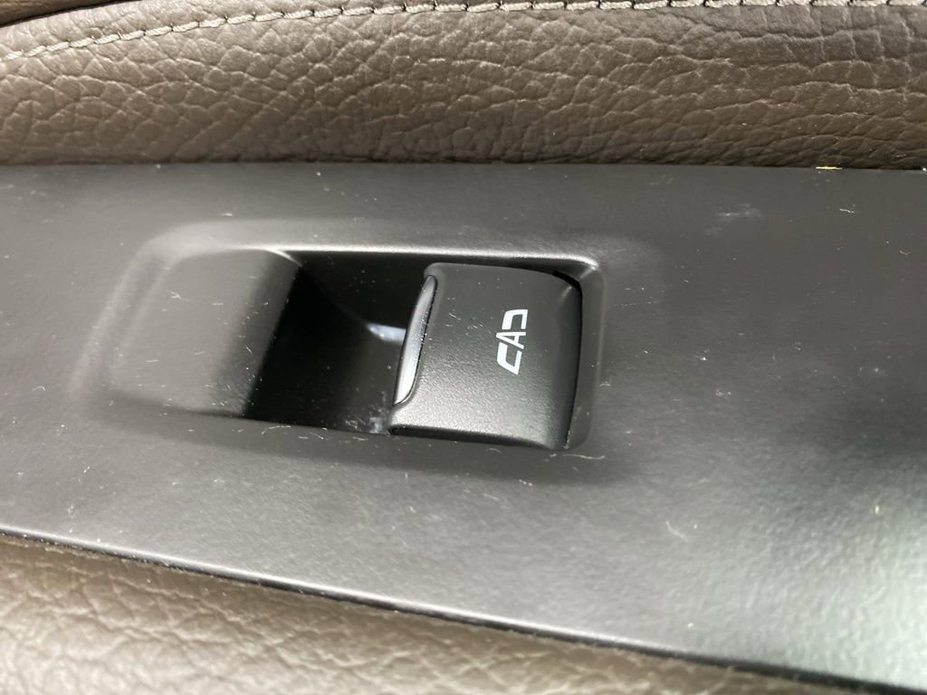 Used 2021 GMC Yukon Denali w/ Denali Premium Package image 36