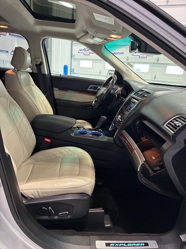 Used 2016 Ford Explorer Platinum image 9