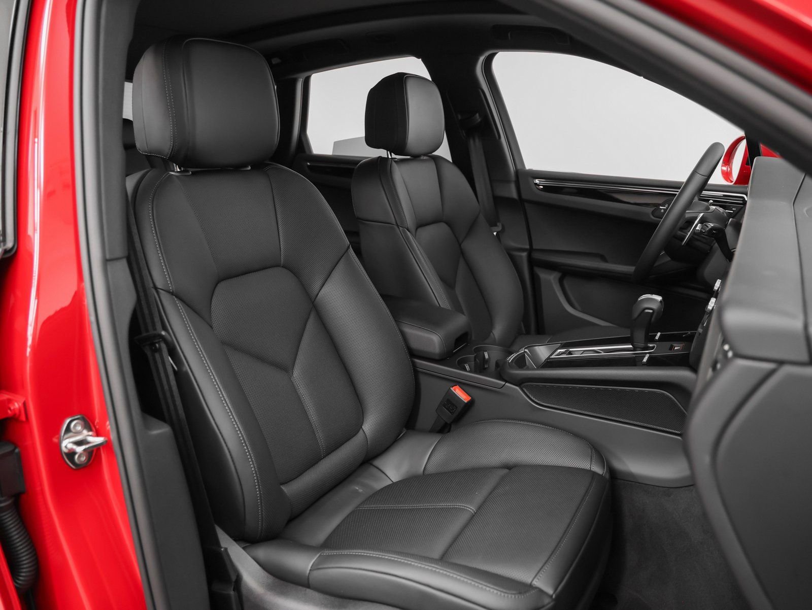 Certified 2025 Porsche Macan image 20