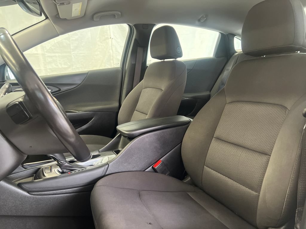 Used 2018 Chevrolet Malibu LT w/ Driver Confidence Package FWD image 18