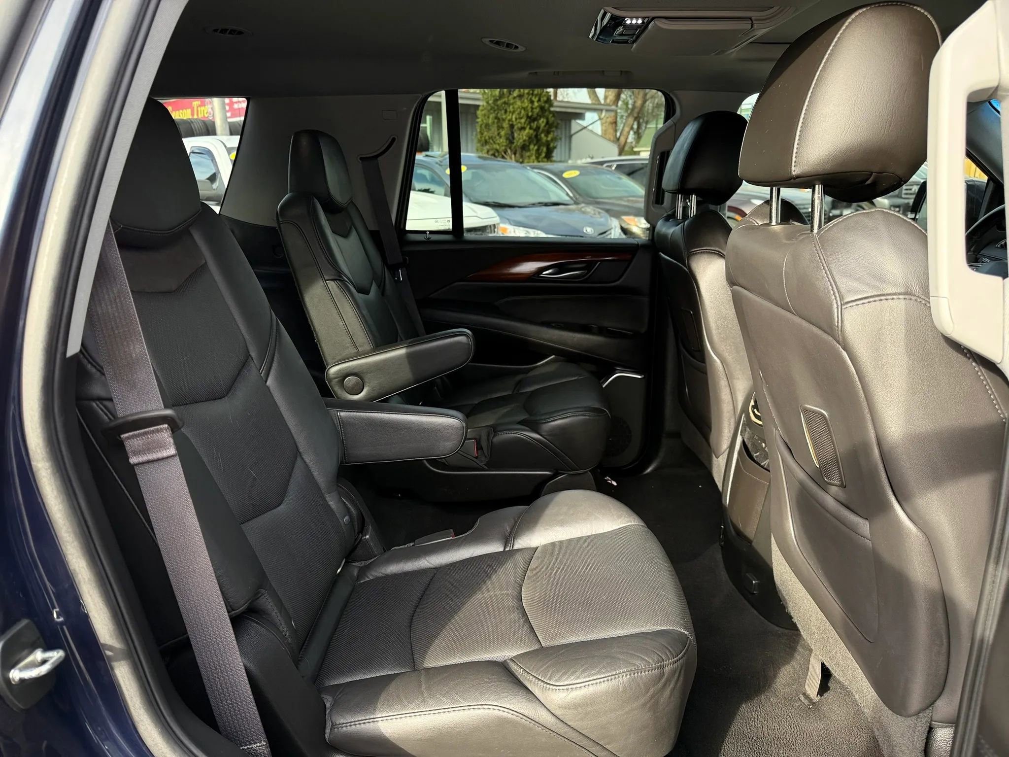 Used 2017 Cadillac Escalade Premium Luxury image 20