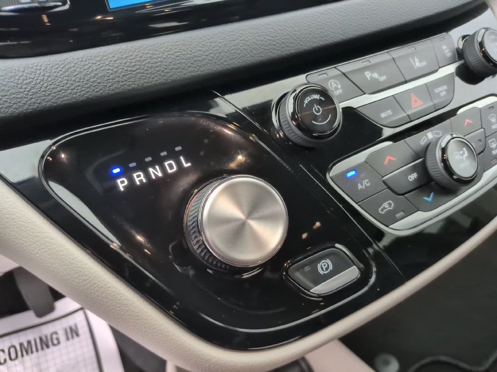 Used 2024 Chrysler Pacifica Touring-L FWD image 23