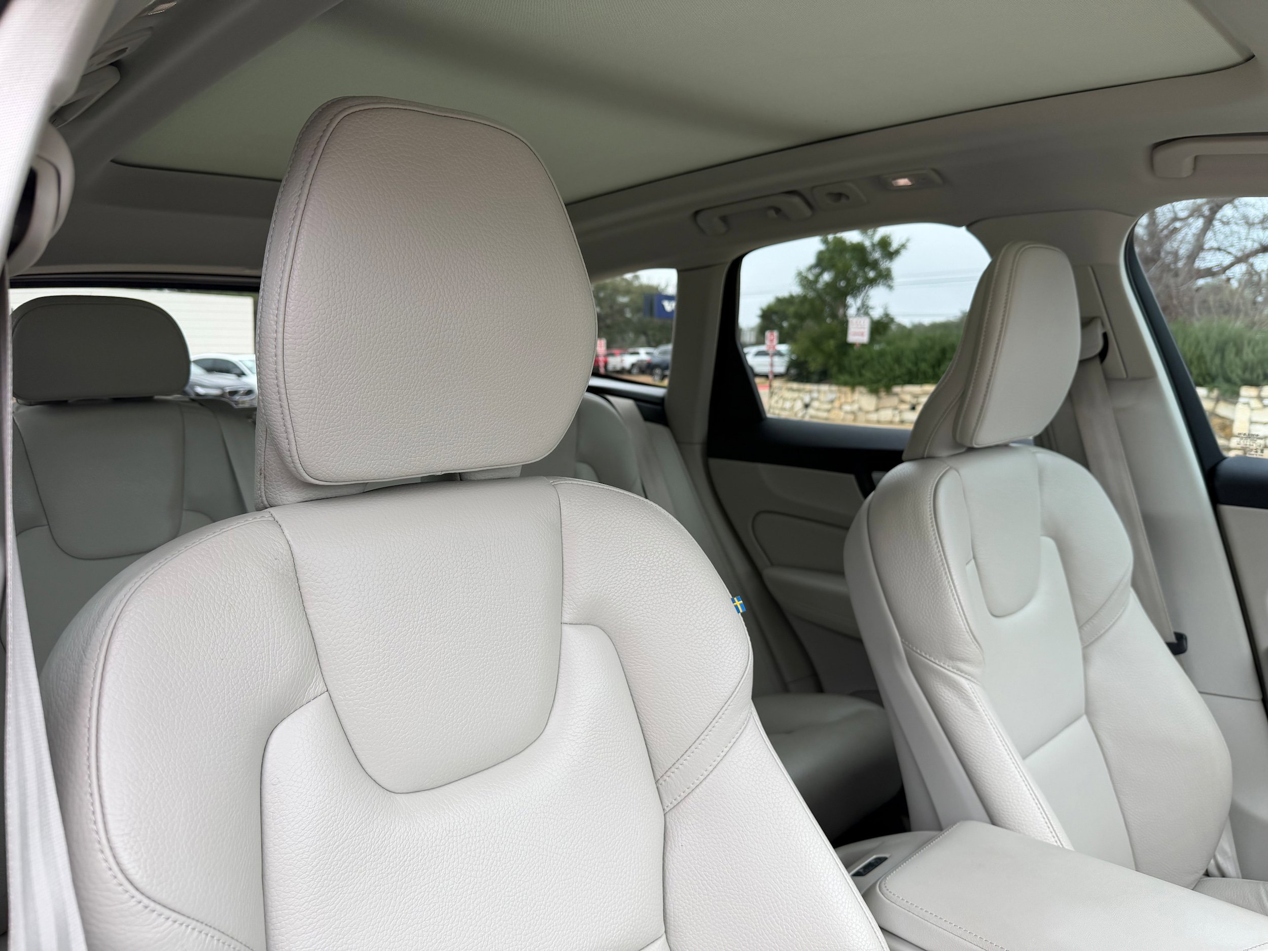 Certified 2023 Volvo XC60 B5 Plus w/ Climate Package image 11