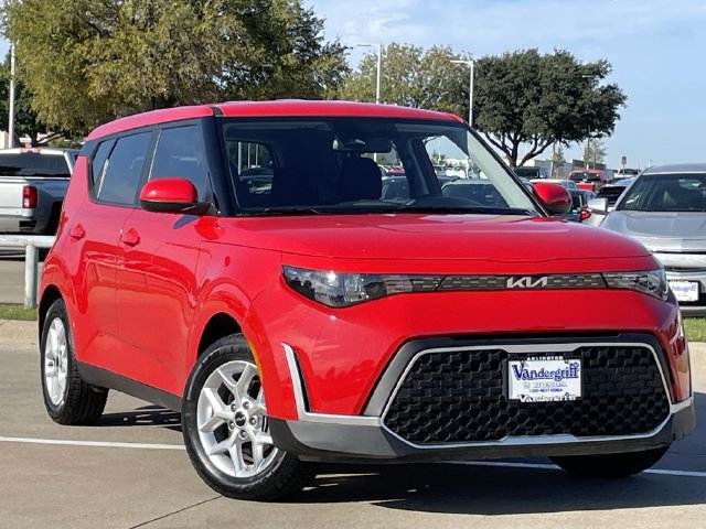 Used 2025 Kia Soul LX w/ LX Technology Package FWD image 2