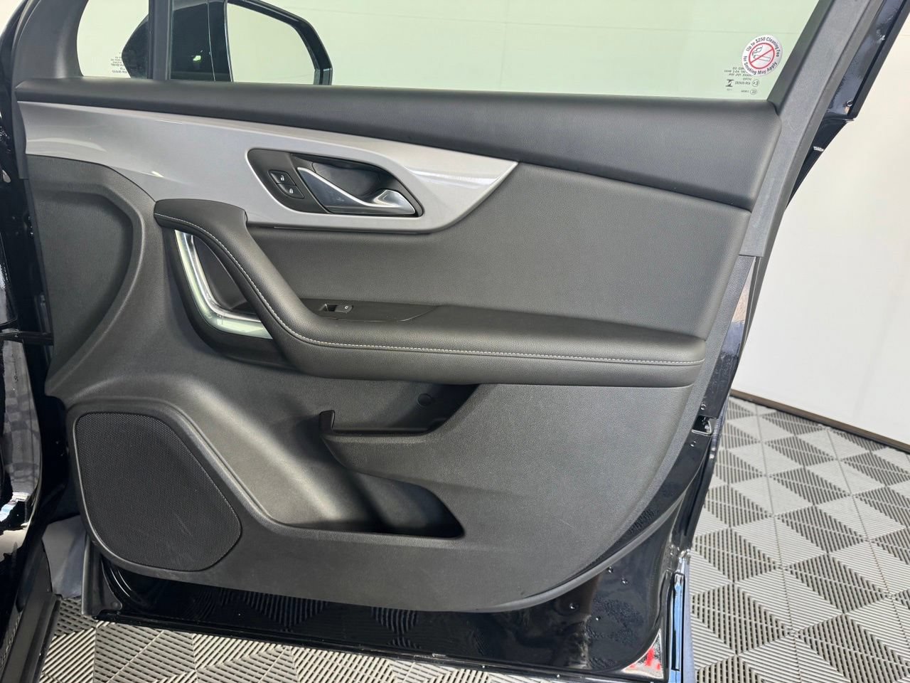 Used 2025 Chevrolet Blazer LT FWD image 34