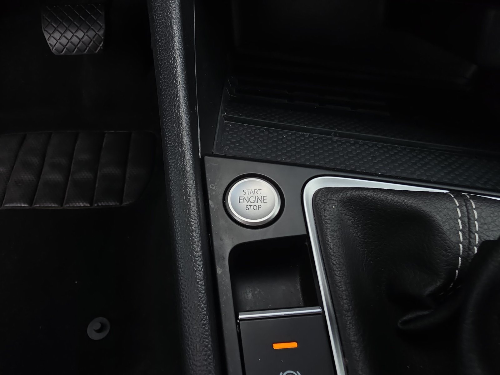 Used 2025 Volkswagen Jetta SE FWD image 26