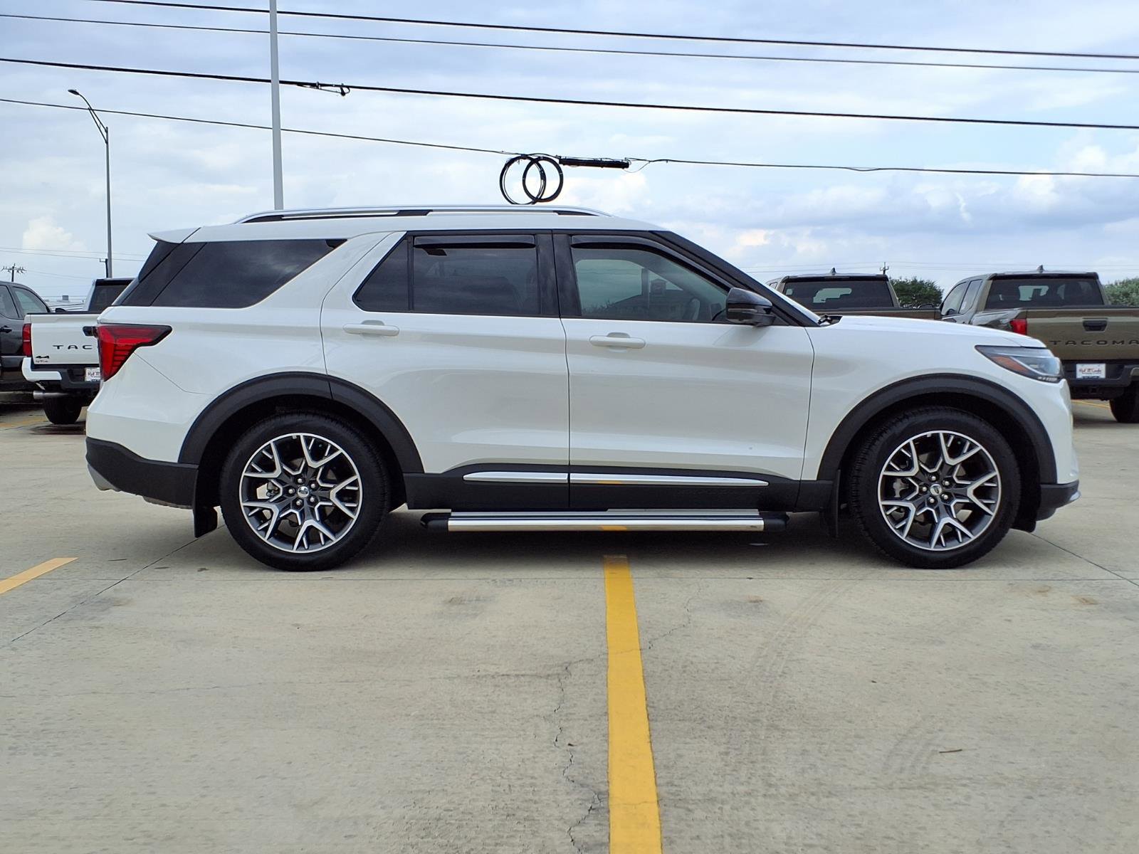 Used 2025 Ford Explorer Platinum w/ Ultimate Package image 4