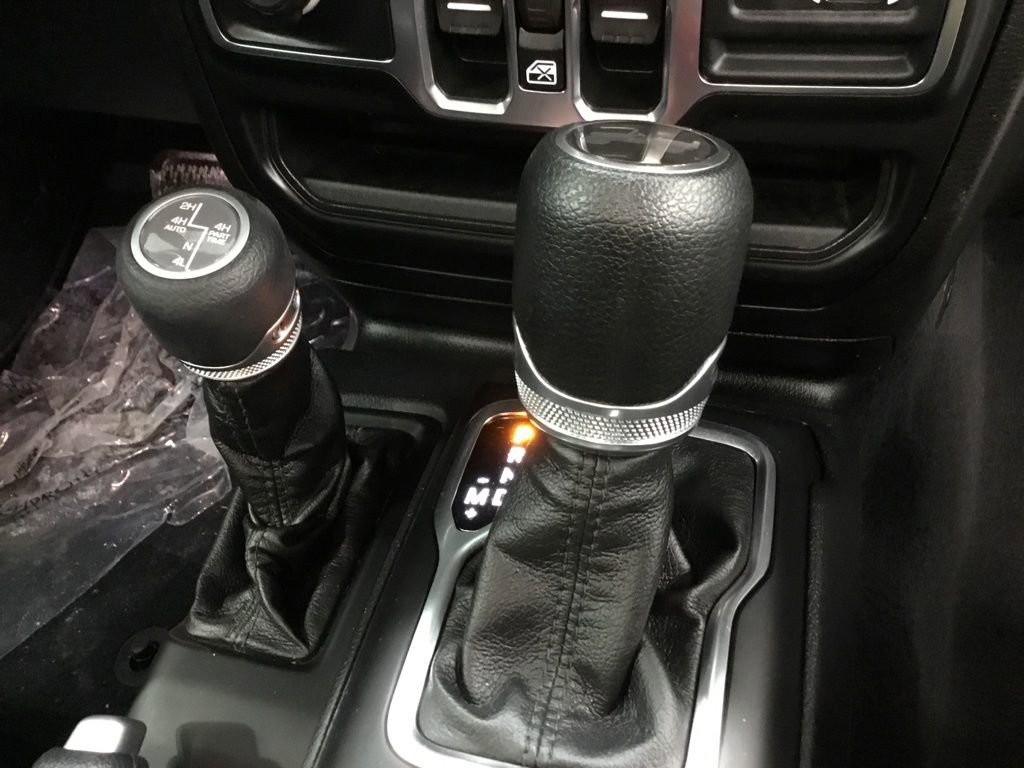 Used 2023 Jeep Wrangler Sport image 26