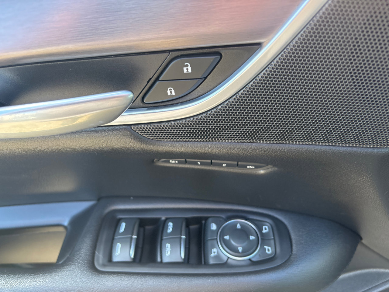 Used 2018 Cadillac XT5 Luxury w/ Driver Awareness Package image 17