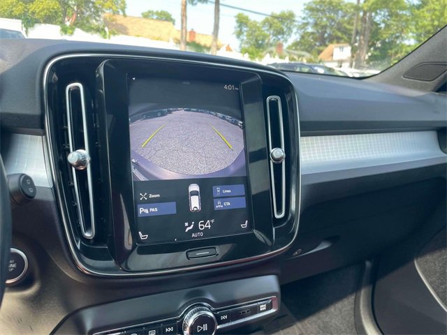 Used 2020 Volvo XC40 T5 Momentum w/ Protection Package Premier image 29