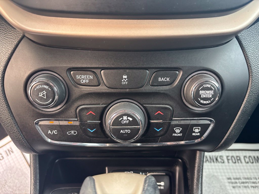 Used 2015 Jeep Cherokee Latitude w/ Comfort/Convenience Group AWD/4WD image 20