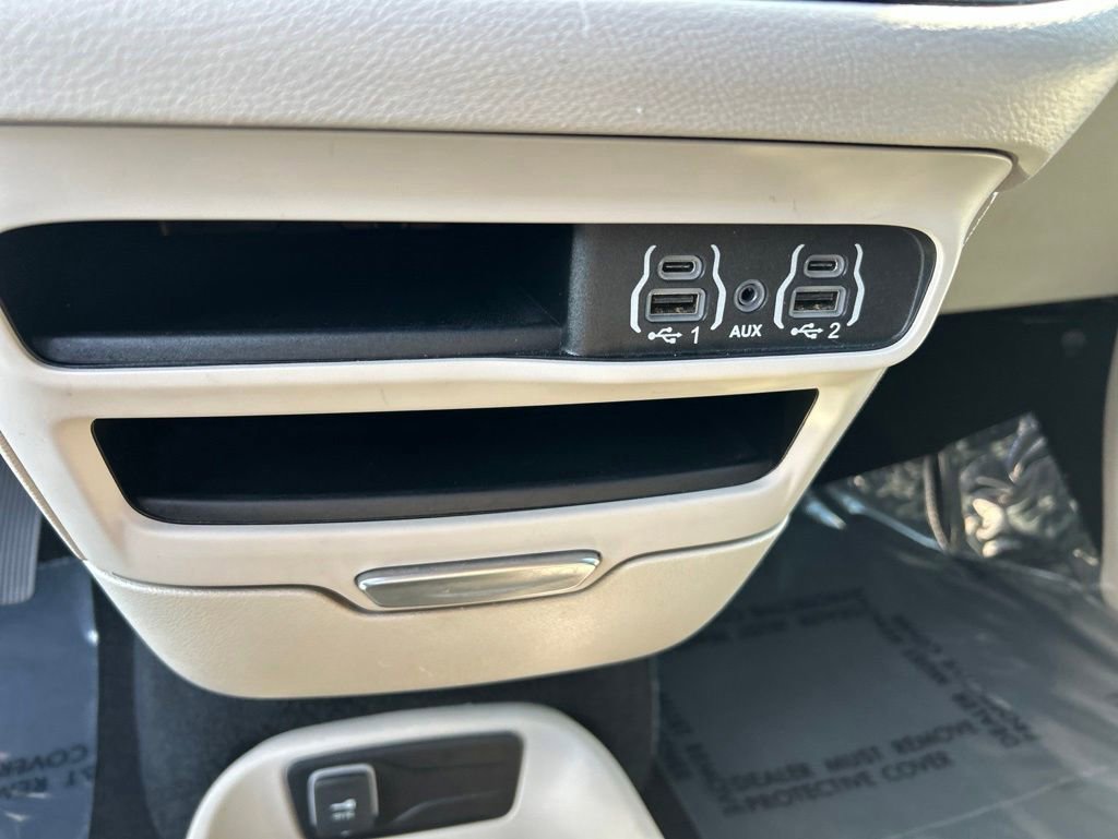 Used 2024 Chrysler Pacifica Touring-L FWD image 41