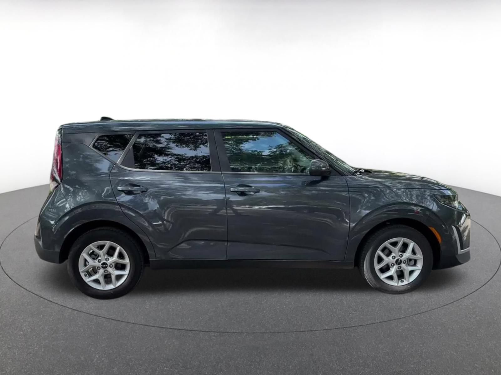 Used 2025 Kia Soul LX w/ LX Technology Package FWD image 15