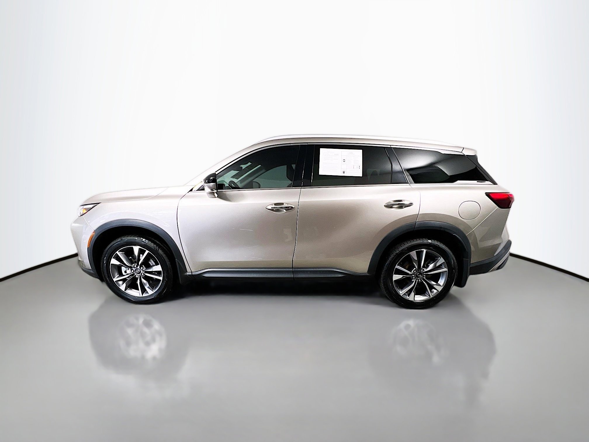 Used 2023 INFINITI QX60 Luxe w/ Cargo Package FWD image 9