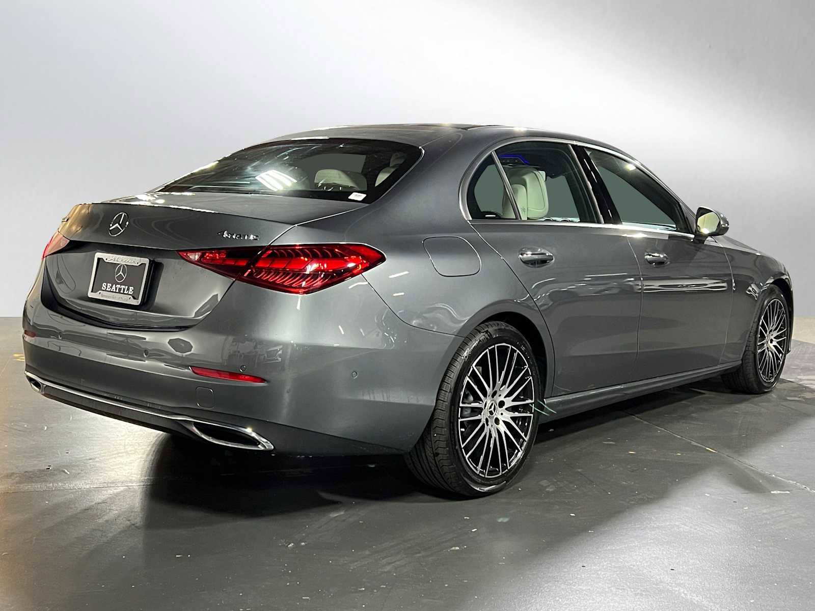 Used 2025 Mercedes-Benz C 300 4MATIC Sedan image 3