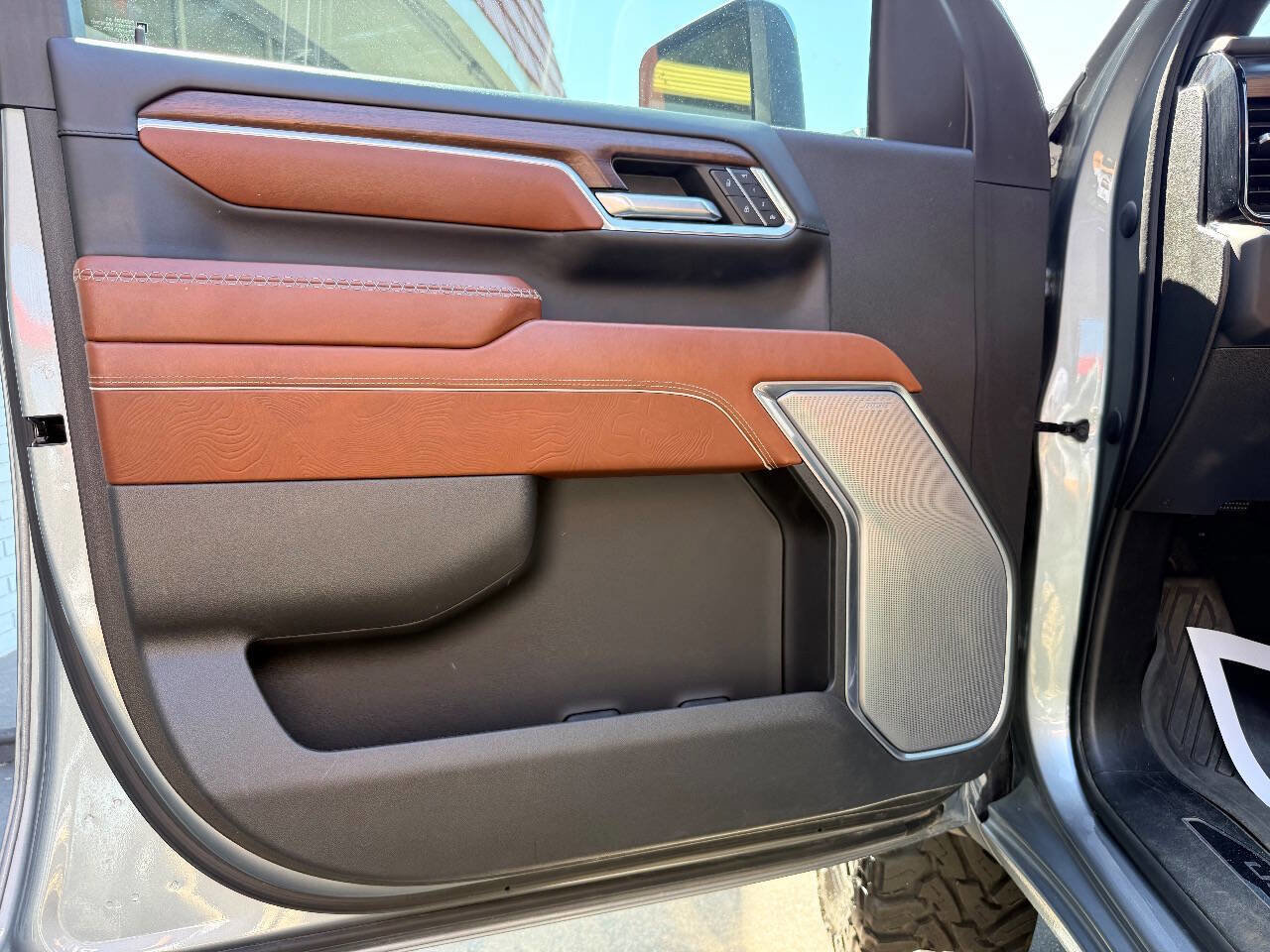 Used 2024 GMC Sierra 3500 Denali Ultimate AWD/4WD image 19