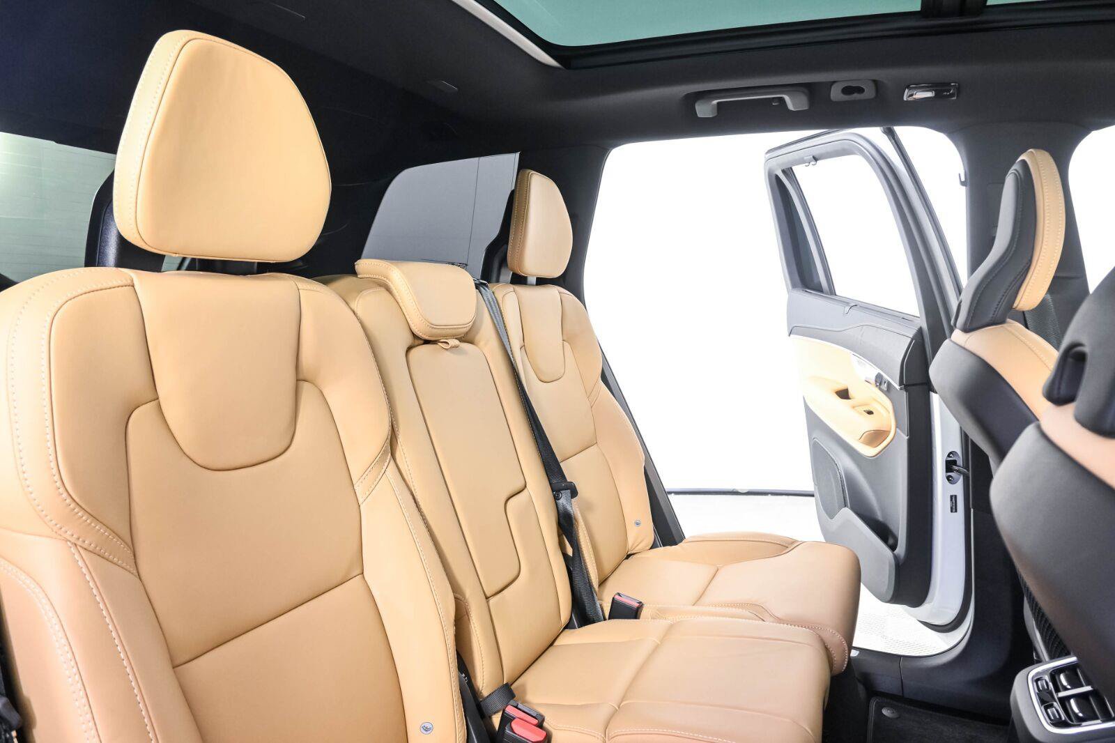 Used 2025 Volvo XC90 T8 Ultra w/ Protection Package Premier AWD/4WD image 23