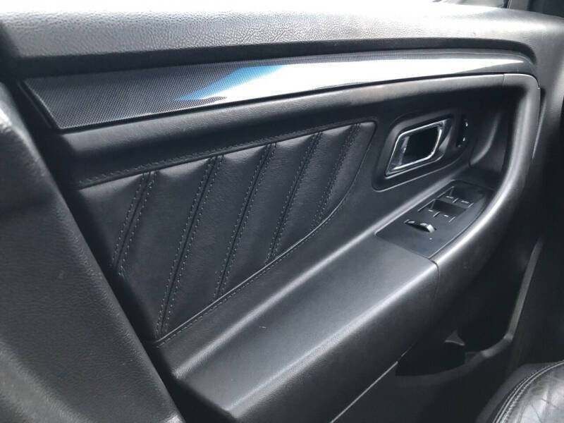 Used 2010 Ford Taurus SHO image 35