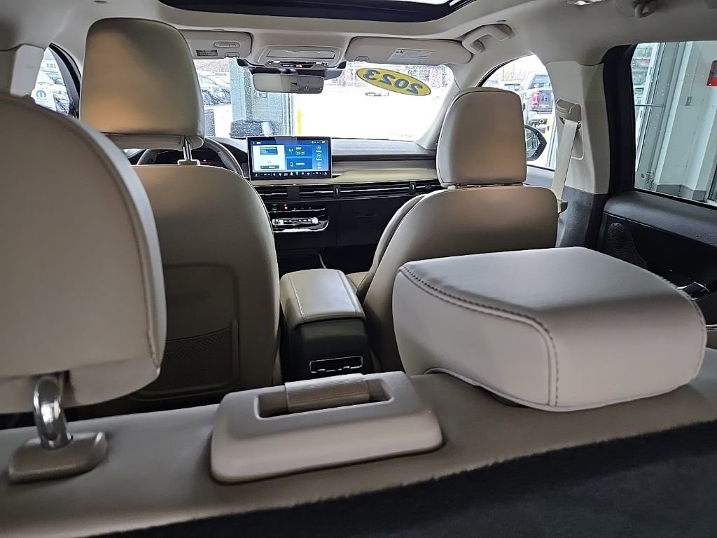 Used 2023 Lincoln Corsair AWD w/ Equipment Group 101A image 14